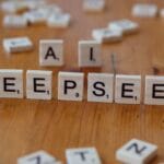 Narzędzia antyplagiatowe dla nauczycieli: jak odróżnić tekst ucznia od wygenerowanego przez AI?